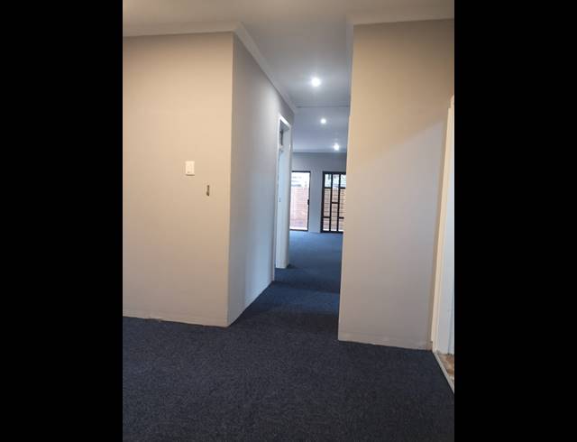 105M² BUSINESS CENTRE TO LET IN SYDENHAM